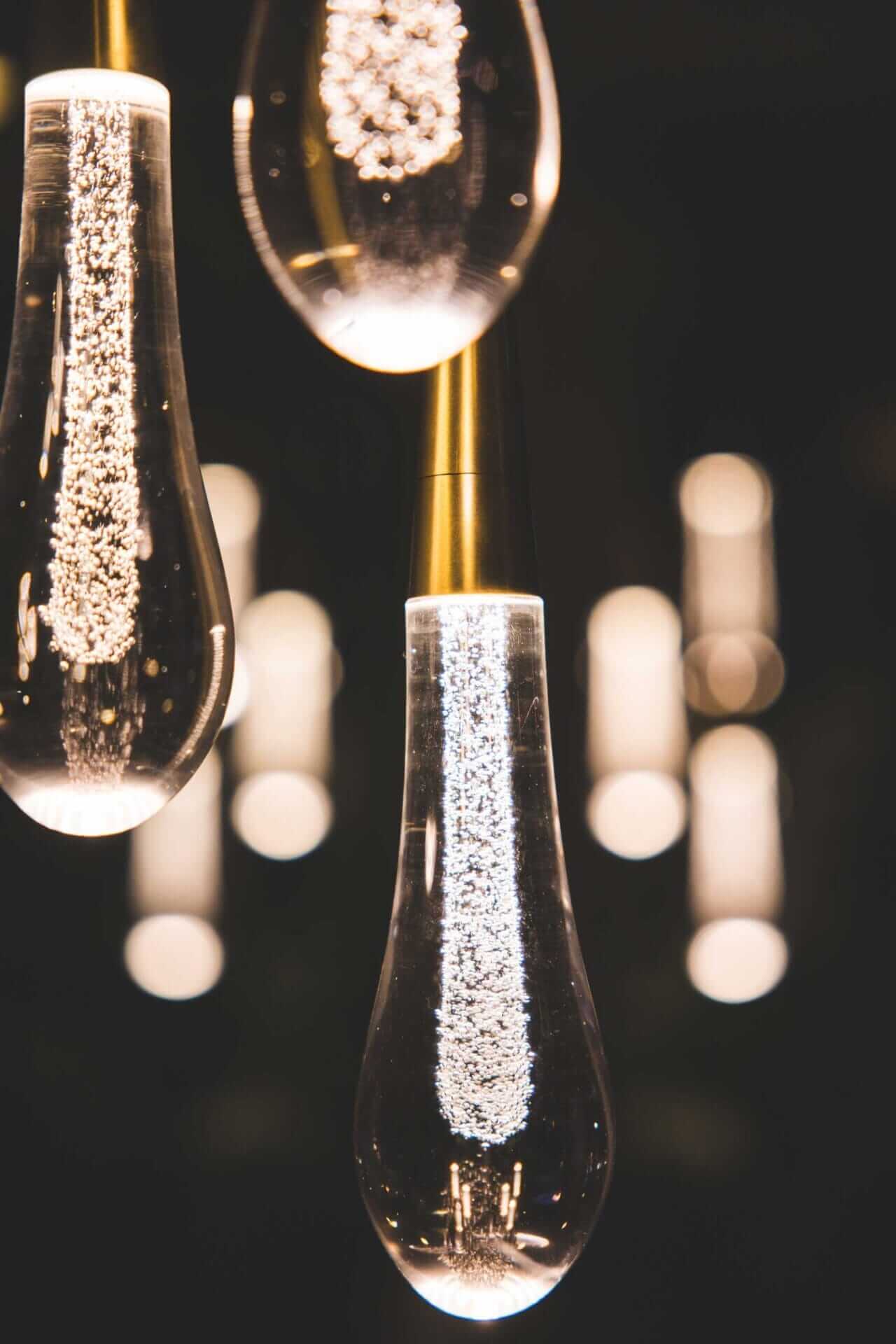 sea-ciff-manor-string-lights-detail A group of glass lights.